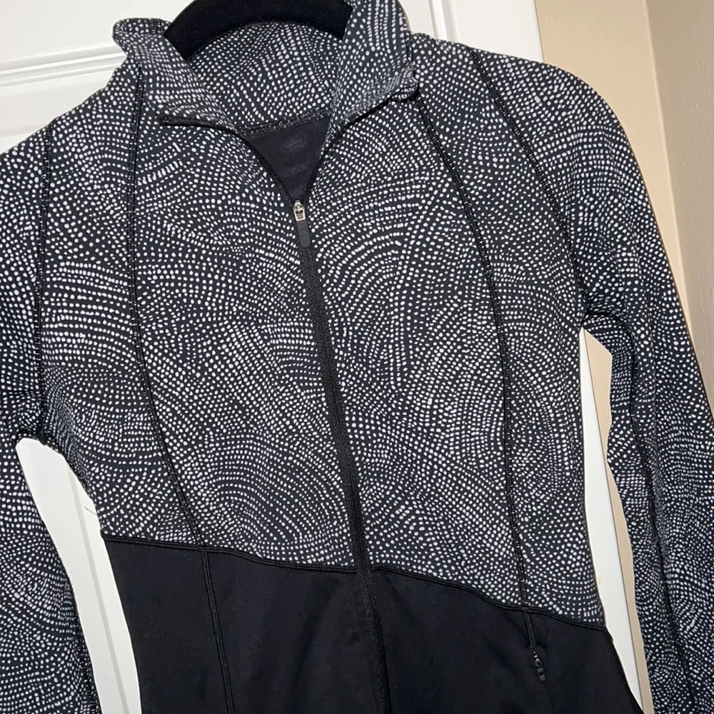Lululemon polkadot zip up workout jacket - Picture 2 of 4